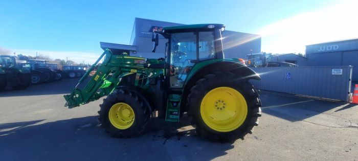 John Deere 6120M
